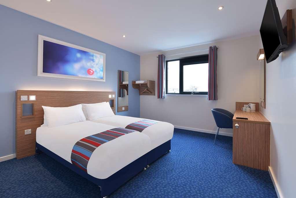 Travelodge Bracknell Central Room photo