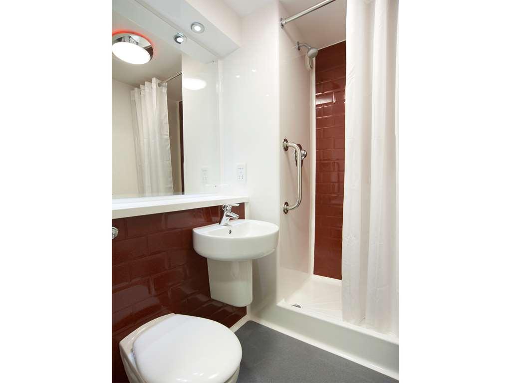 Travelodge Bracknell Central Room photo