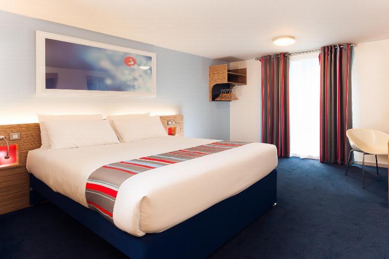 Travelodge Bracknell Central Exterior photo