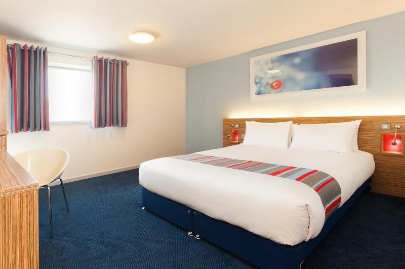 Travelodge Bracknell Central Exterior photo
