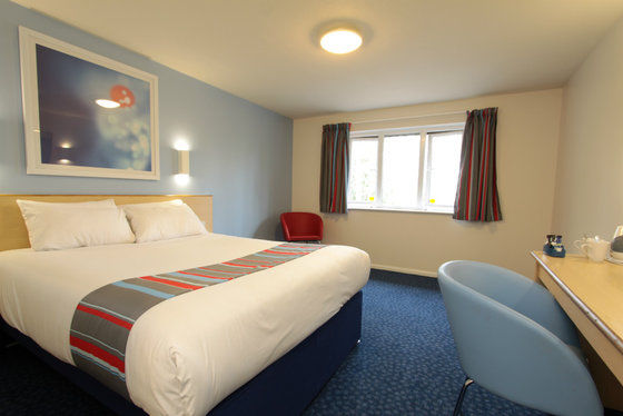 Travelodge Bracknell Central Room photo