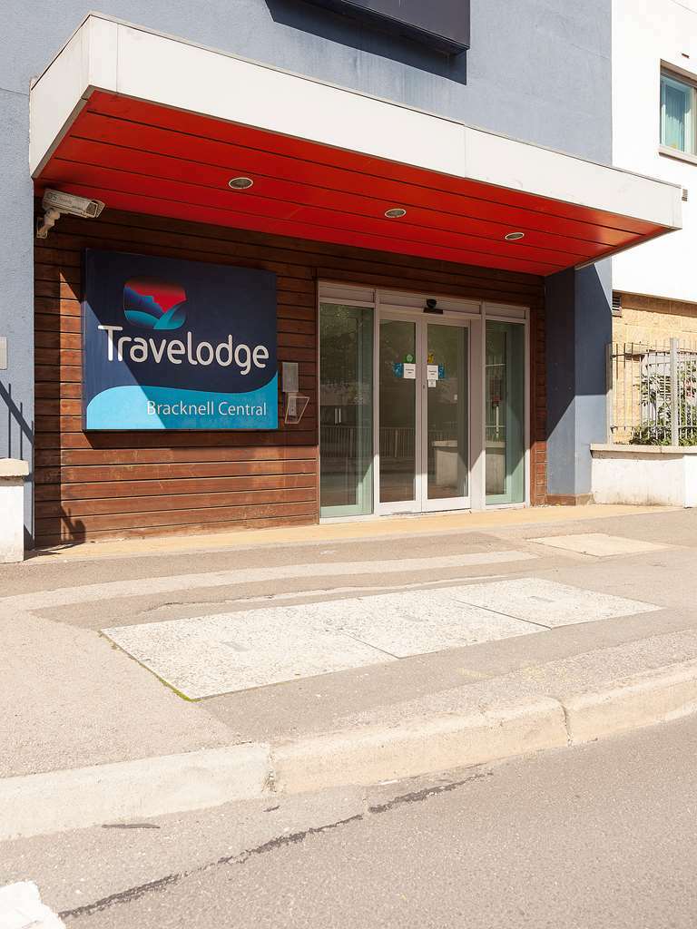 Travelodge Bracknell Central Exterior photo
