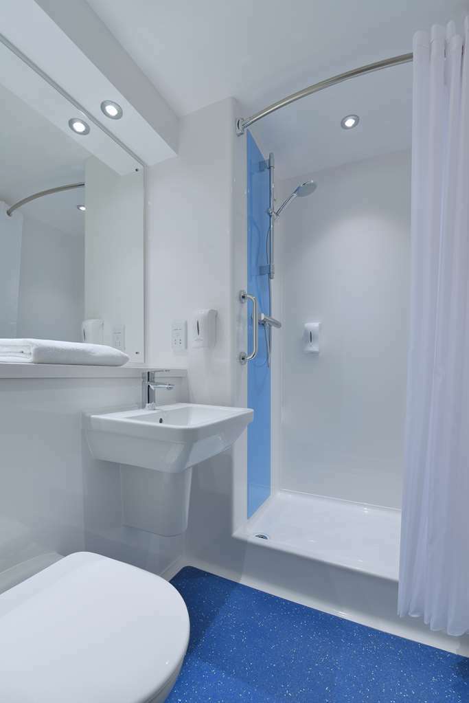 Travelodge Bracknell Central Room photo